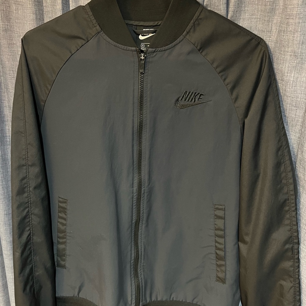 Nike Men's Black Bomber Jacket - Lightweight
